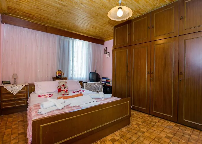 Daire Lazaros Maria *